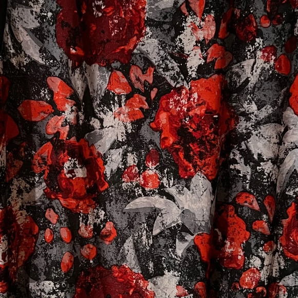 Beautiful floral top - Picture 4 of 5